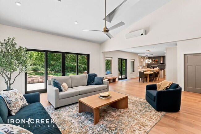 Building Photo - 3015 Sand Hill Crane Dr