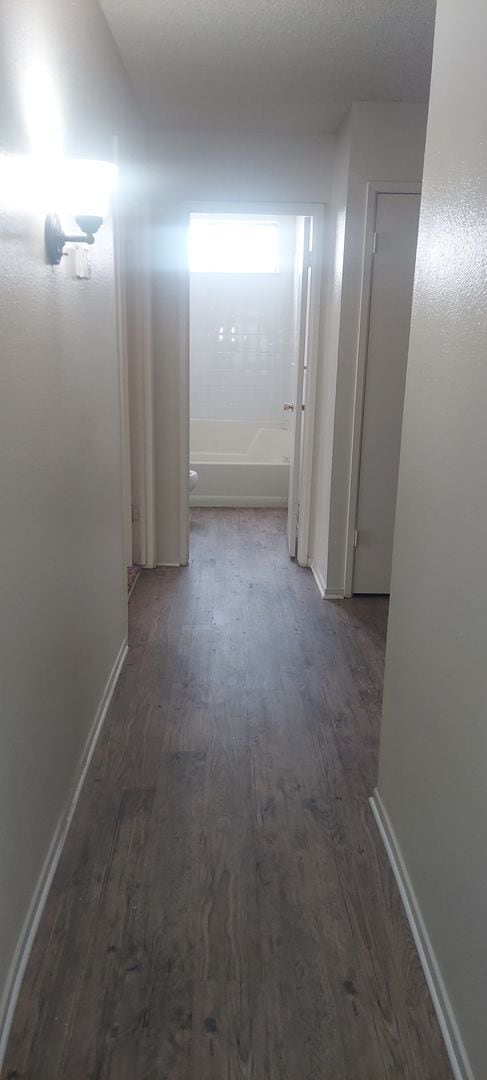 Building Photo - 1040 E Donna Dr