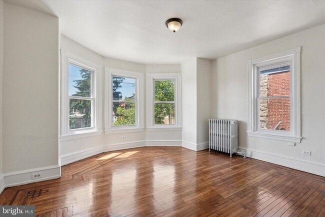 Building Photo - 903 W Duncannon Ave