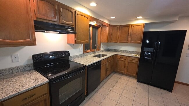 Building Photo - 13 E Brookfield Rd