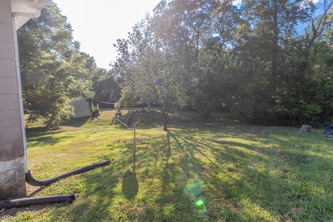 Building Photo - 2807 Flora Dr