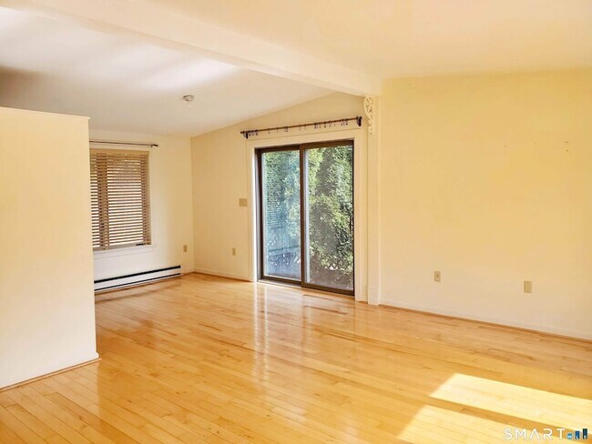 Building Photo - 25 Oakview Cir