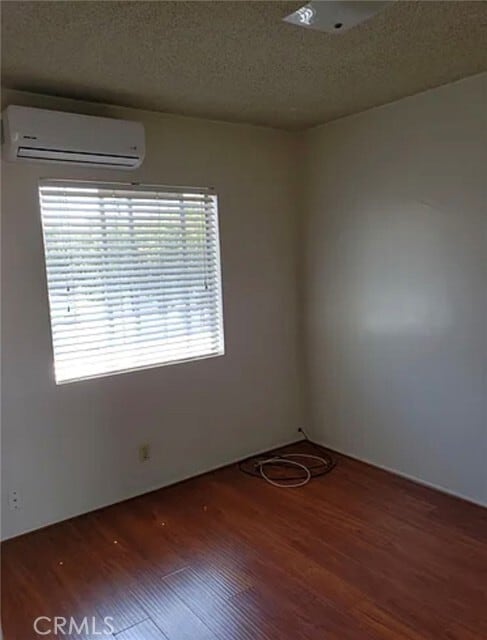 Building Photo - 15 E Los Higos St