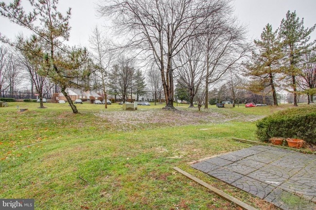 Building Photo - 6 Normandy Square Ct