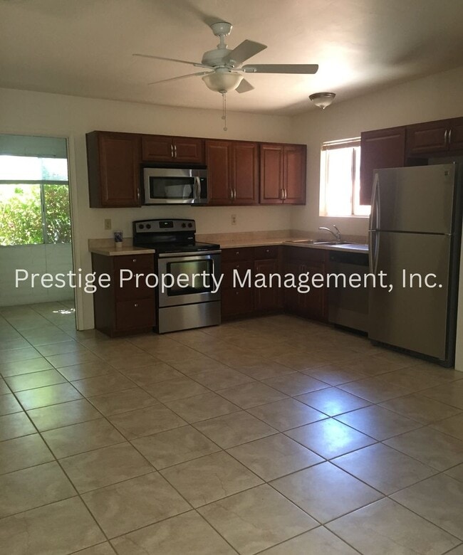 Building Photo - 3bd/2ba home tucked away in Northwest Tucs...