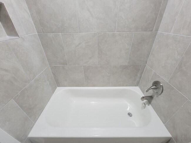 Building Photo - REMODELED 3 BEDROOM LEASE HOME WITH ALL THE UPGRADES THROUGHOUT. COME TAKE A LOOK AT THIS