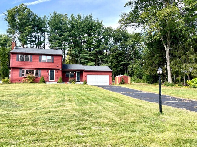 Building Photo - 13 Meadowbrook Ln