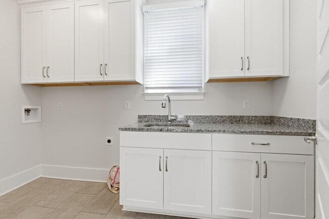 Building Photo - 1926A Castleman Dr