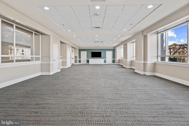 Building Photo - 100 Harborview Dr