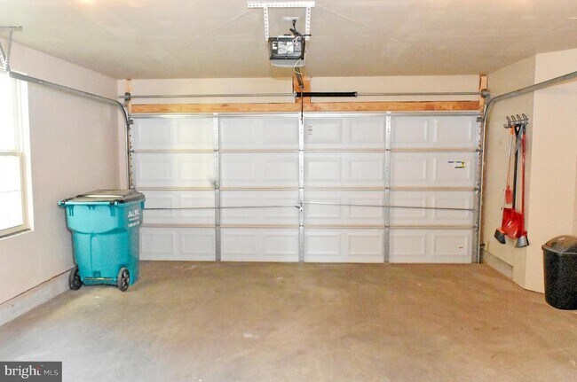Building Photo - 5904 Leben Dr