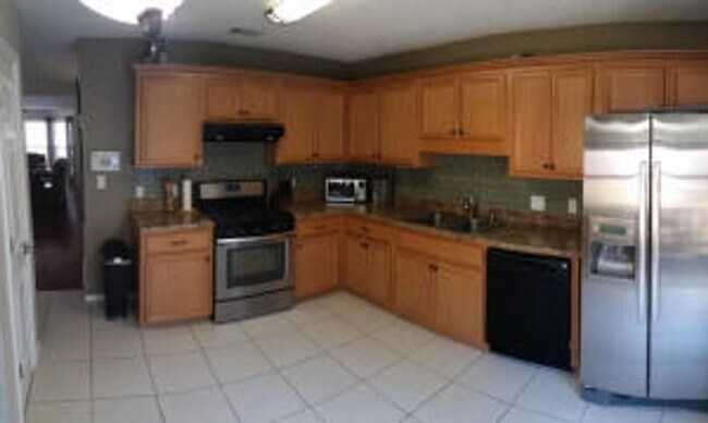 Building Photo - 818 Sparkleberry Cove