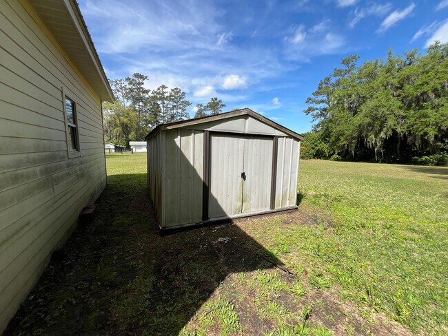 Building Photo - Beautiful 2 Bed/2 Bath Home in Ocala!! BOUNUS ROOM Included! Lawn care INCLUDED!