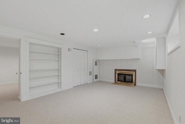 Building Photo - 7607 Maryknoll Ave