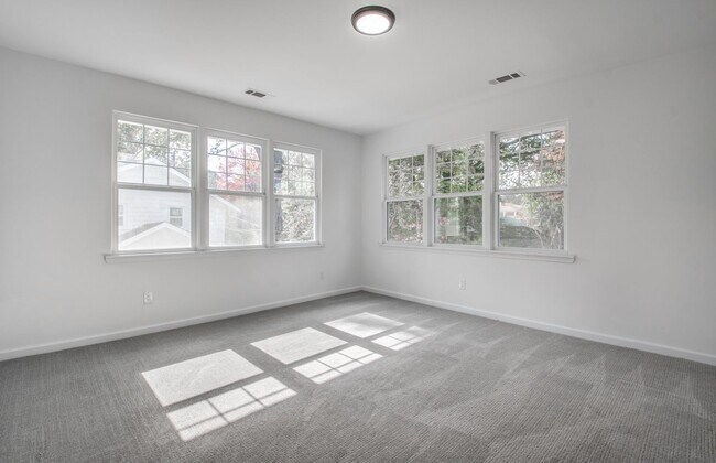 Building Photo - Elegant Midtown Memphis Single-Family Home...