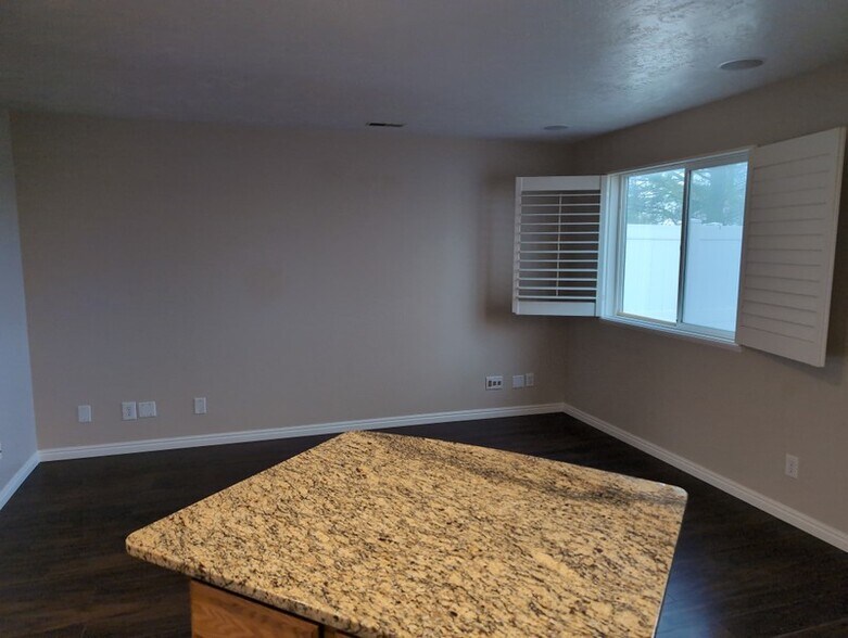 Building Photo - 6921 Florentine Way