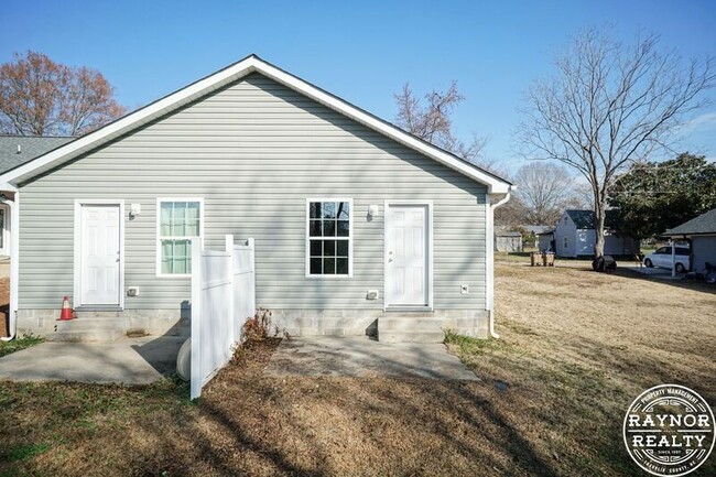 Building Photo - 610-612 E Pine Ave