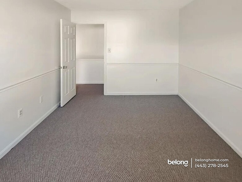 Building Photo - 3870 Gateview Pl