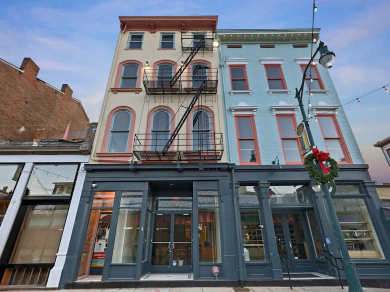 Building Photo - 111 W Elder St