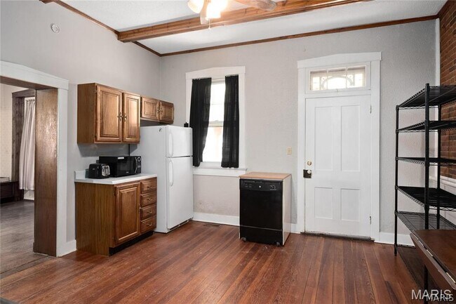 Building Photo - 301 W Laurel St