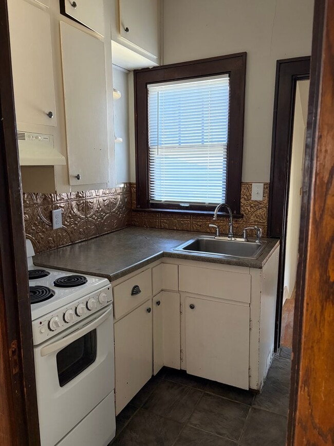 Building Photo - 918 S 1st Ave