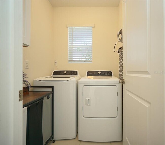 Building Photo - 11124 Leland Groves Dr