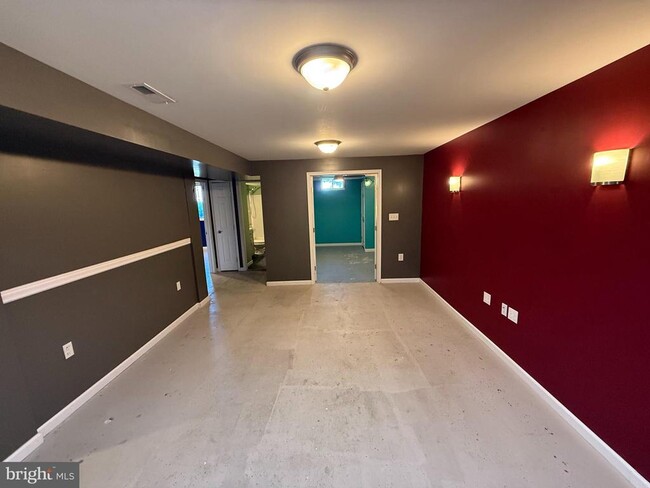 Building Photo - 220 Barnes Blvd