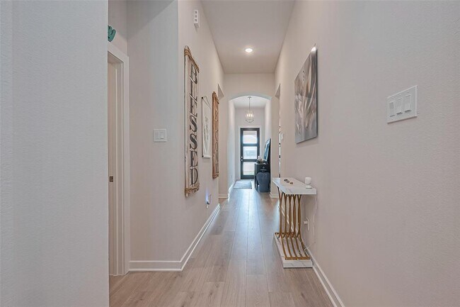Building Photo - 4910 Tan Briar Dr