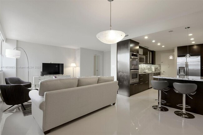Building Photo - 5055 Collins Ave