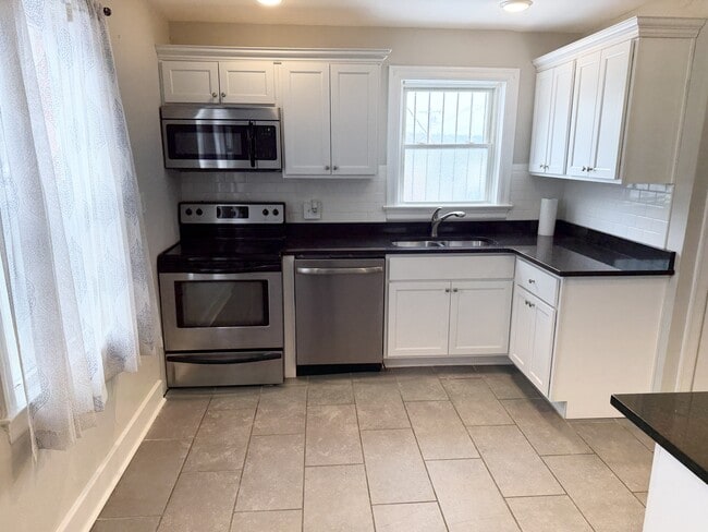 Building Photo - 329 W Broadway St