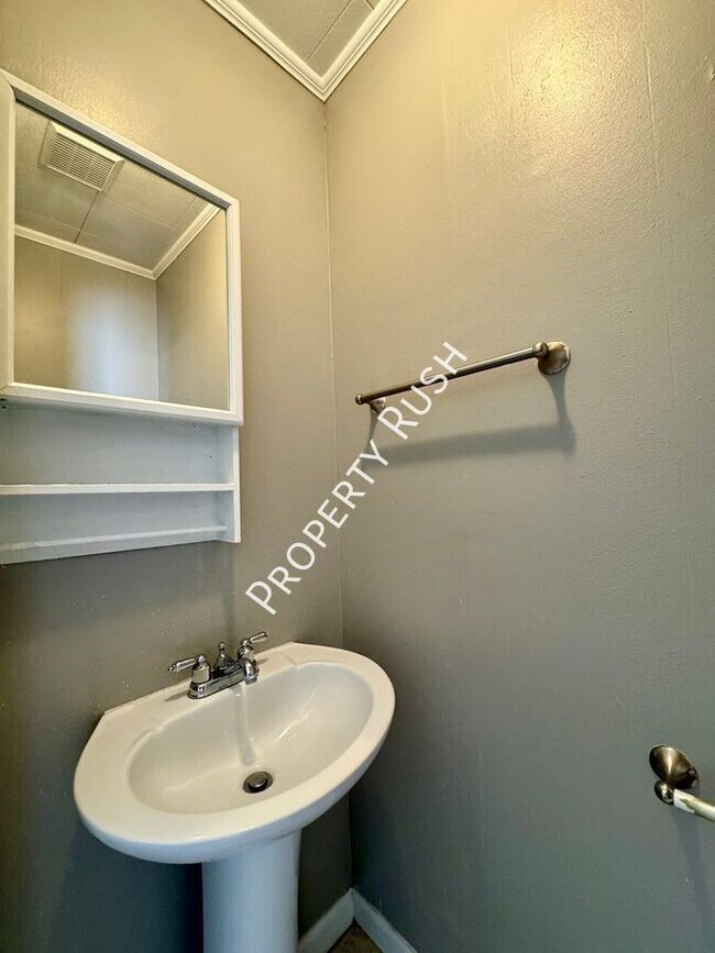 Building Photo - 4502 S Choctaw Dr