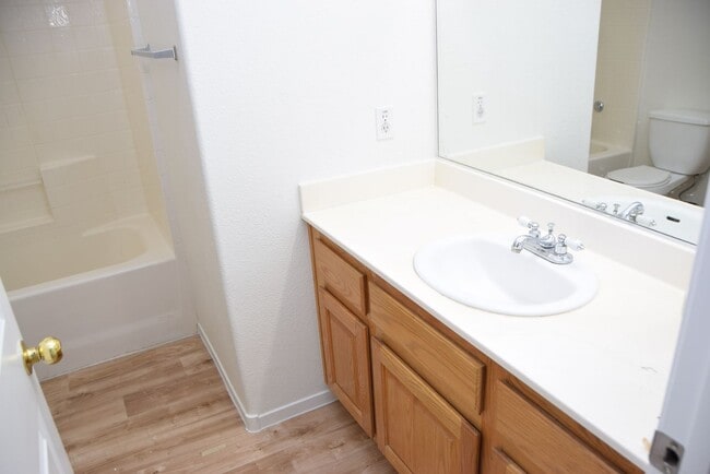 Building Photo - BEAUTIFUL 4 BEDROOM, 2 BATH SINGLE-STORY H...