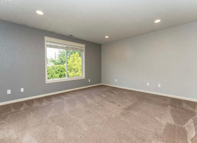 Building Photo - 3081 SE Riesling Rd