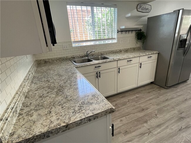 Building Photo - 5005 Celebrity Cir