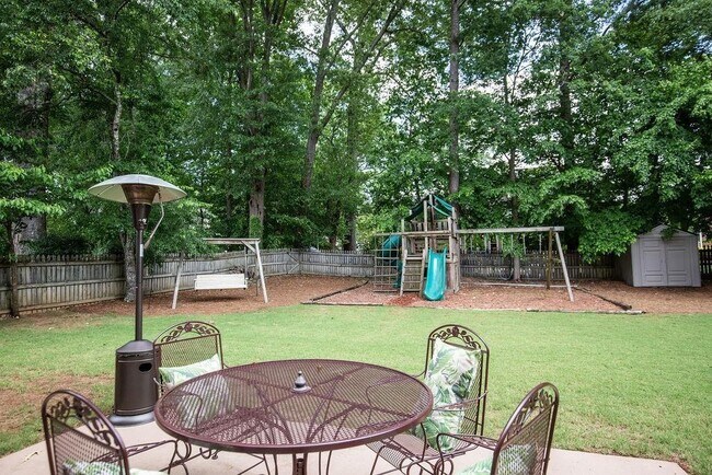 Building Photo - 3360 Shallowford Green Dr