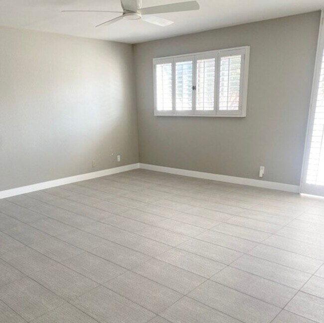 Building Photo - GREAT 3 Bedroom 2.5 Bath in Paradise Valley!
