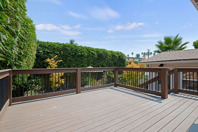 Building Photo - Charming One-Bedroom Retreat in Santa Barb...