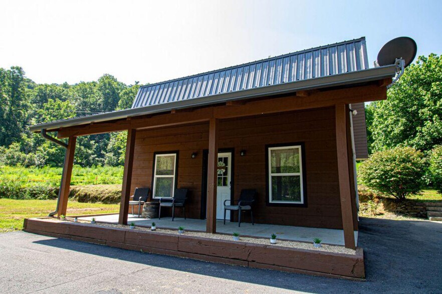 Building Photo - 642 Gladdens Creek Rd