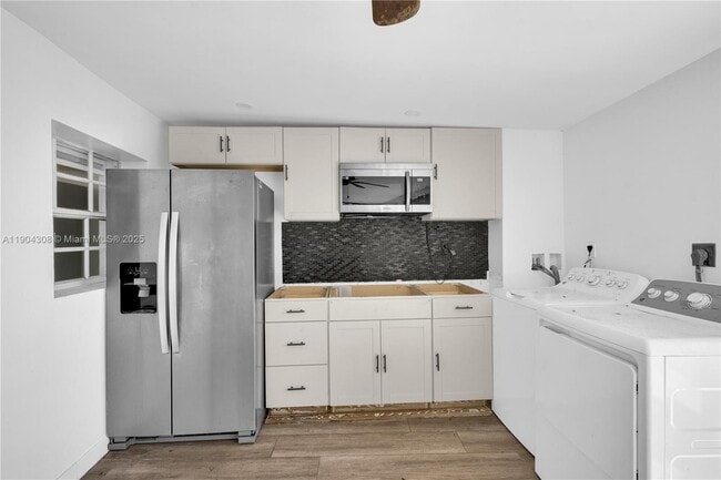 Building Photo - 14970 Leisure Dr