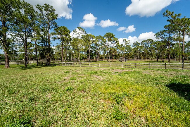 Building Photo - 5562 Reynolds Rd