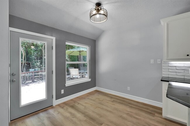 Building Photo - 84 Oak Grove Ln
