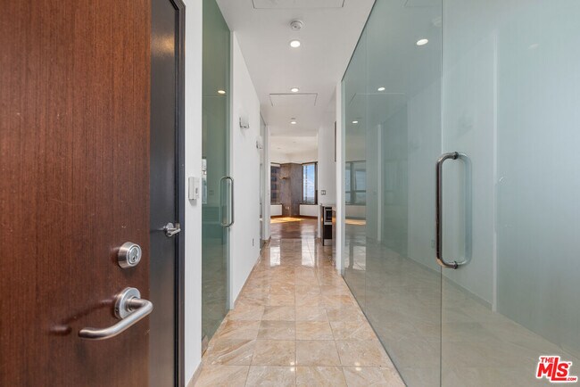 Building Photo - 1100 Wilshire Blvd