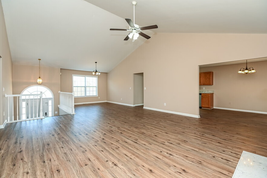 Building Photo - 214 Oakleigh Ln