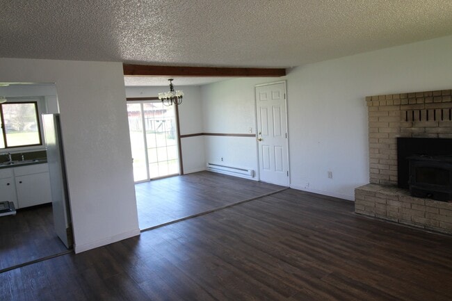 Building Photo - 4831 Darwin Pl