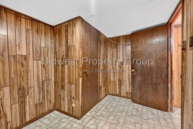 Building Photo - 1208 Verl Pl