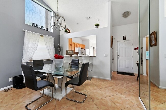 Building Photo - 1012 Landings Blvd