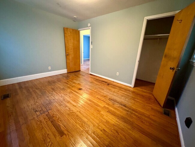 Building Photo - Price just reduced & Move-in ready!