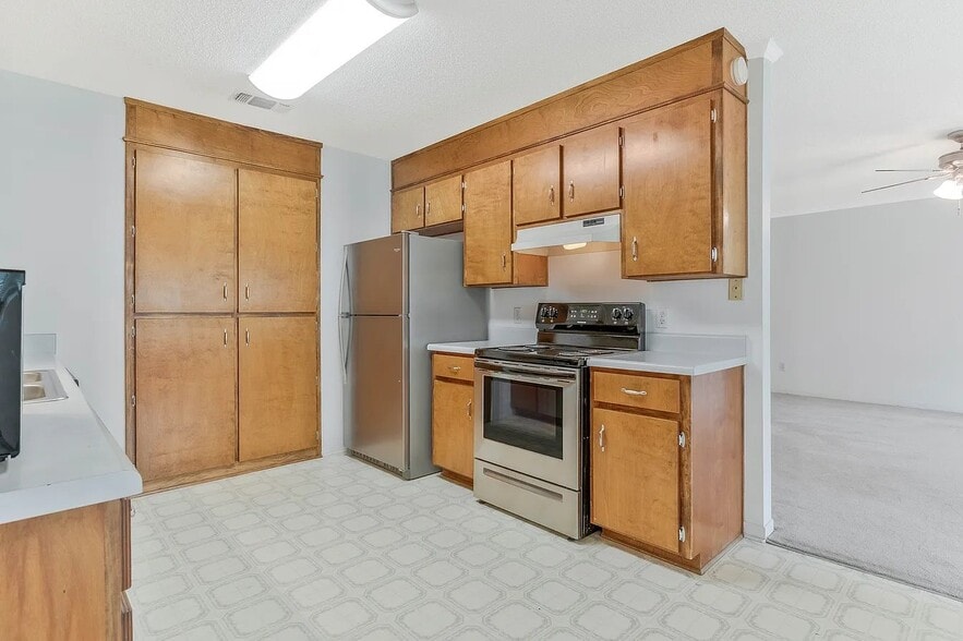 Building Photo - 12710 Dunhill Dr