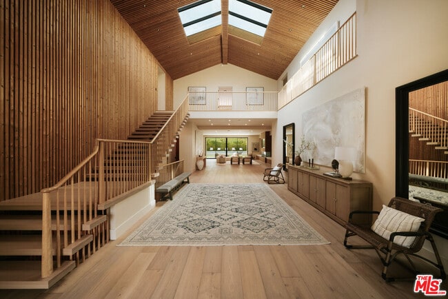 Building Photo - 5287 Round Meadow Rd