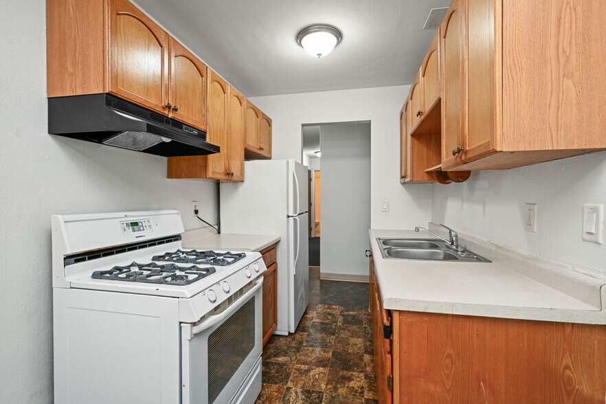 Building Photo - 515 5th St SE