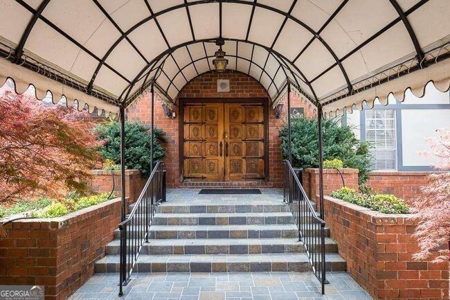 Building Photo - 6851 Roswell Rd